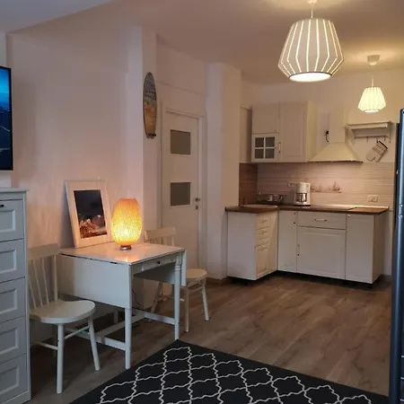 ☆casin Flat☆5 Min To Beach☆netflix☆a/c☆ *