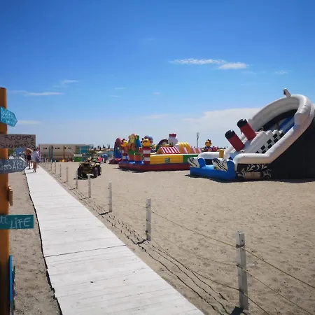 ☆casin Flat☆5 Min To Beach☆netflix☆a/c☆ * Κονστάντζα