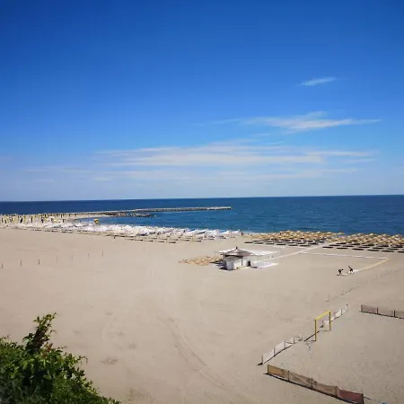 ☆casin Flat☆5 Min To Beach☆netflix☆a/c☆ Constanţa